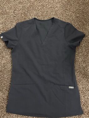 Charcoal grey figs Casma scrub top